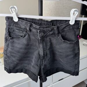 American Eagle Crossover Mom Denim Shorts- Black (stretch fit)
